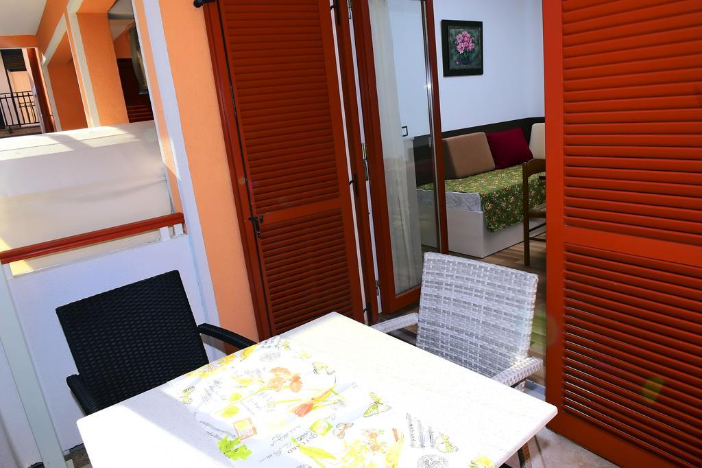 Apartments Zdjelar ポレッチ エクステリア 写真
