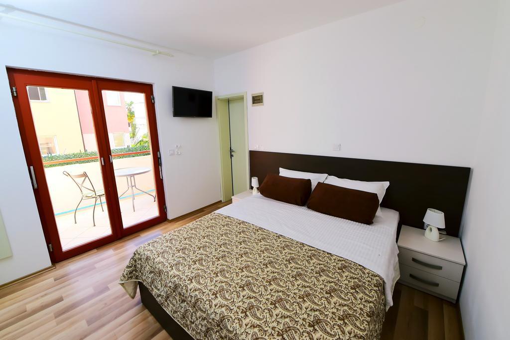 Apartments Zdjelar ポレッチ エクステリア 写真