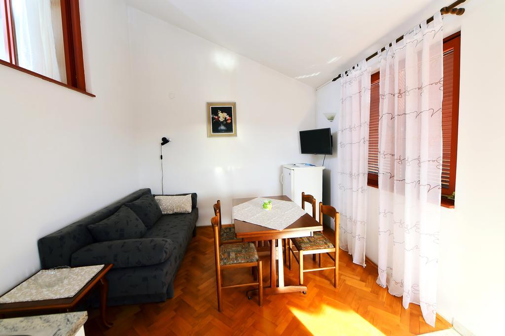 Apartments Zdjelar ポレッチ エクステリア 写真