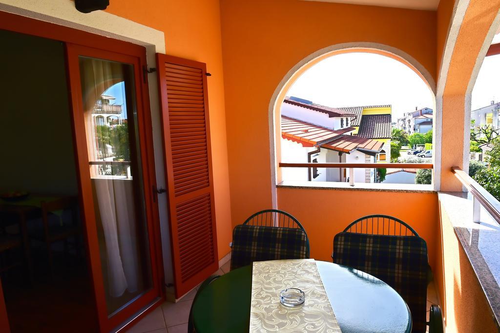Apartments Zdjelar ポレッチ エクステリア 写真