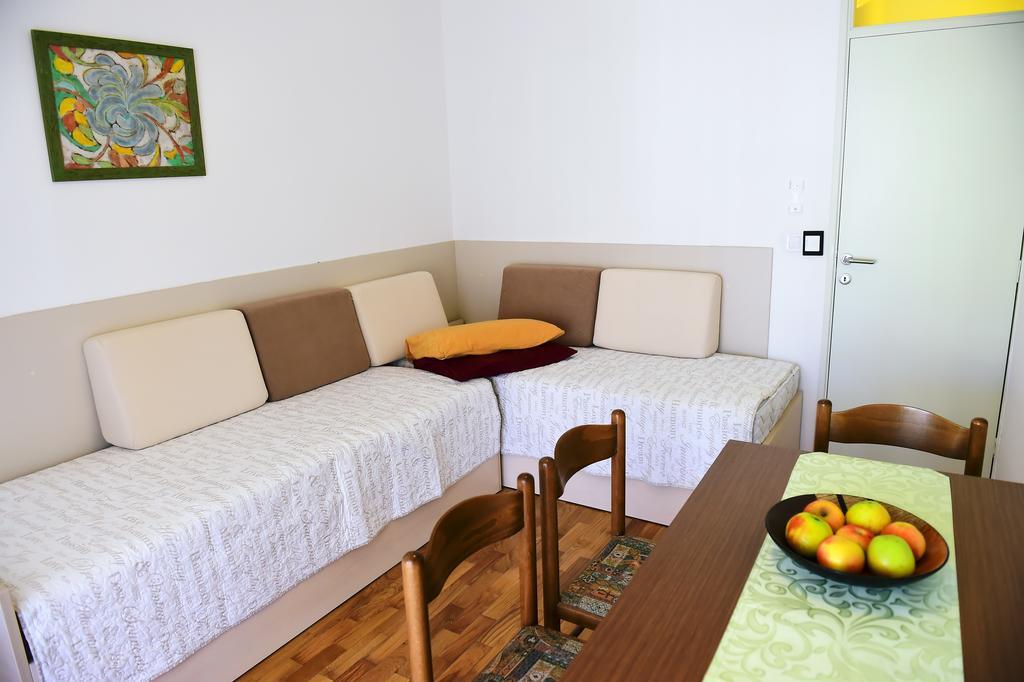 Apartments Zdjelar ポレッチ エクステリア 写真