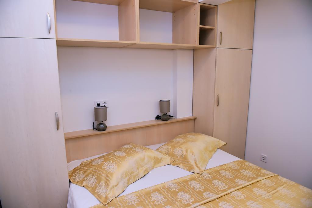 Apartments Zdjelar ポレッチ エクステリア 写真