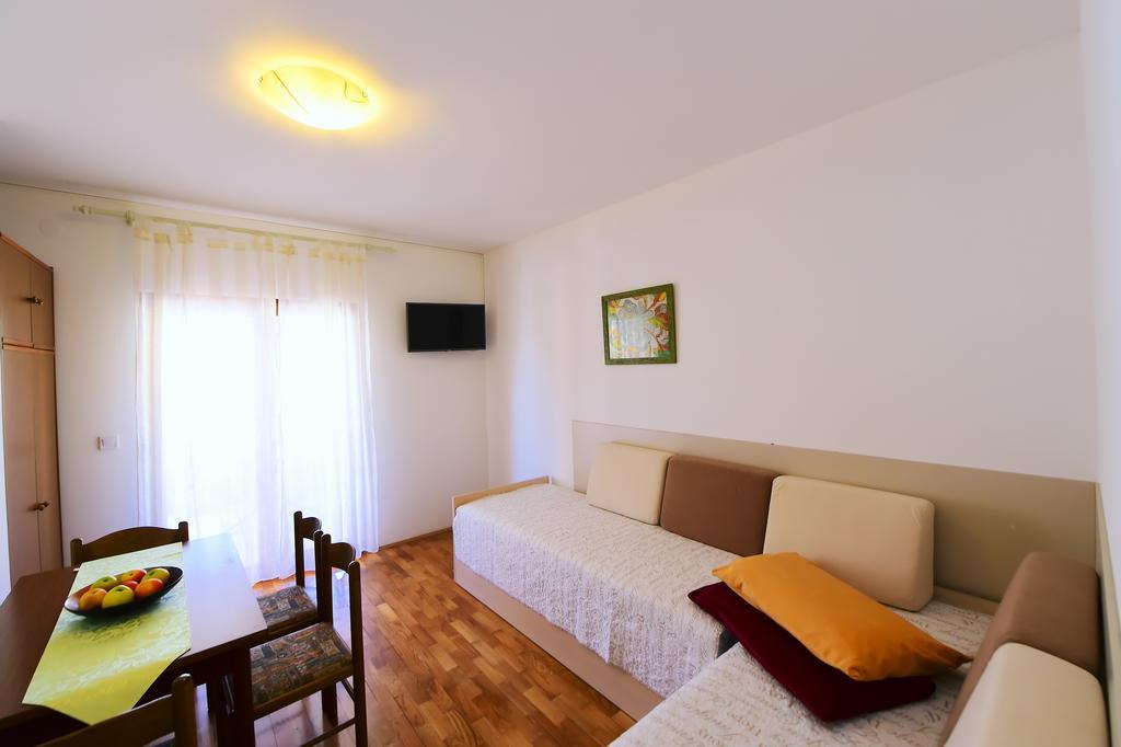 Apartments Zdjelar ポレッチ エクステリア 写真