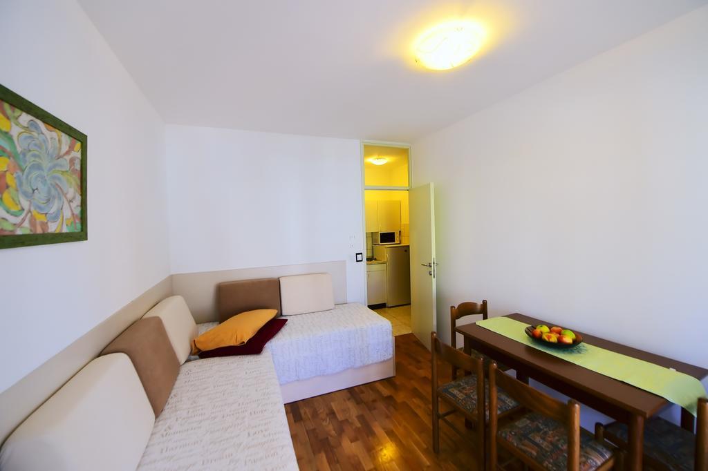 Apartments Zdjelar ポレッチ エクステリア 写真